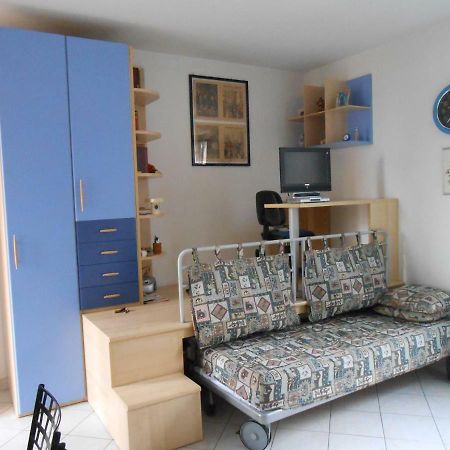 Monolocale A Peschiera Del Garda Vista Lago Apartment Exterior photo