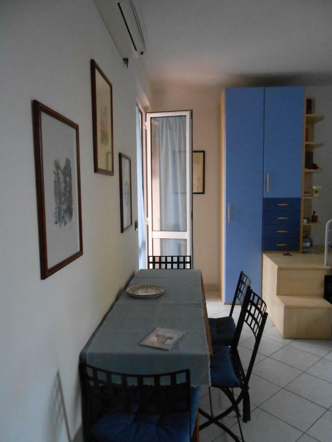 Monolocale A Peschiera Del Garda Vista Lago Apartment Exterior photo